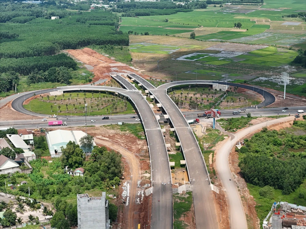 Hai tuyến đường T1, T2 nối vào sân bay Long Thành. Ảnh: Tô Chí Hùng
