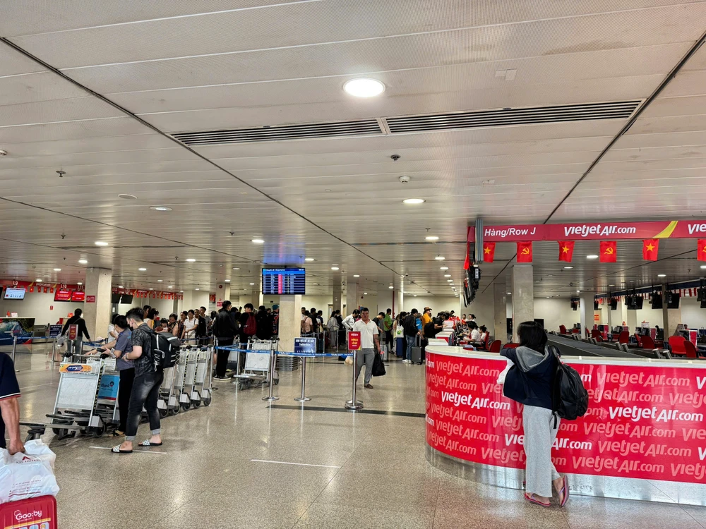 san-bay-Tan-Son-Nhat-7.jpg