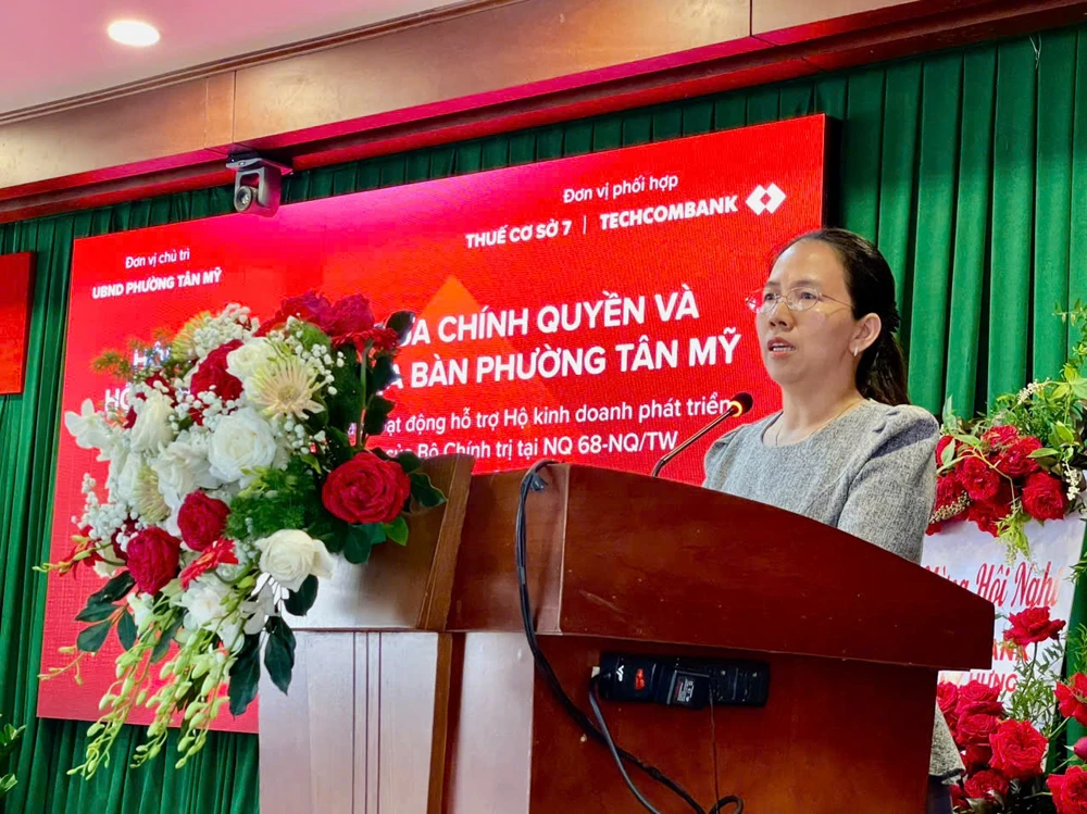 Bà Nguyễn Thị Bé Ngoan, Chủ tịch UBND phường Tân Mỹ phát biểu tại hội nghị. Ảnh: LP.