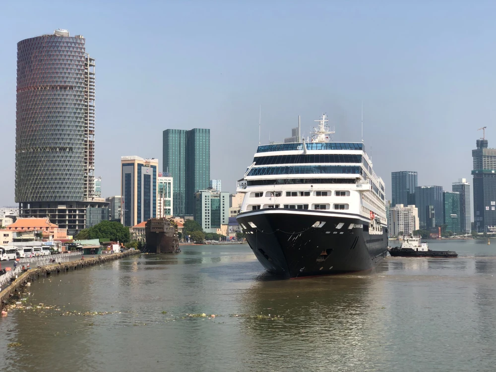 Việt Nam cần cảng chuyên dụng cho tàu biển du lịch cỡ lớn. Ảnh: TT.