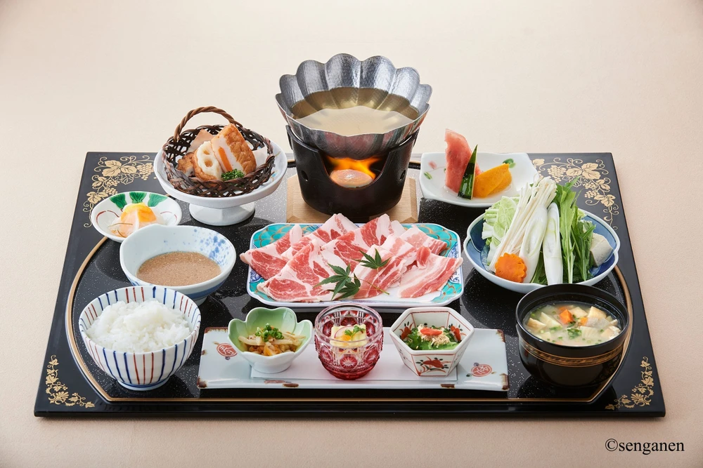 Lẩu shabu với thịt lợn đen©senganen.jpg