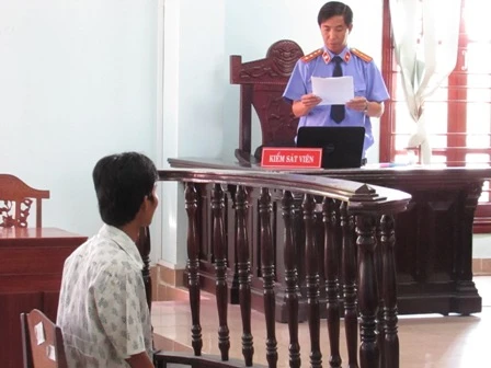 Phát hiện 'yêu râu xanh' từ việc con mặc quần trái ảnh 1