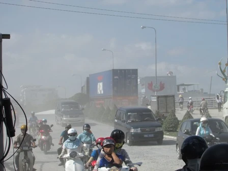 'Nín thở' chạy qua đoạn đường đang thi công ảnh 3