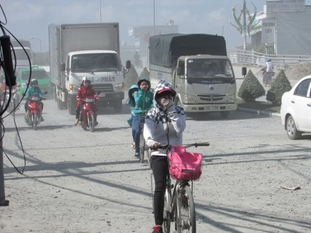 'Nín thở' chạy qua đoạn đường đang thi công ảnh 2