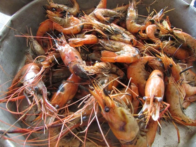 Thú vị với cảnh dỡ chà ăn Tết ở miền Tây ảnh 12 Thú vị với cảnh dỡ chà ăn Tết ở miền Tây ảnh 12