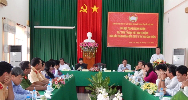 Ông Khuất Việt Hùng lưu ý các địa phương nên quan tâm đến việc sử dụng mạng xã hội để tuyên truyền về an toàn giao thông.