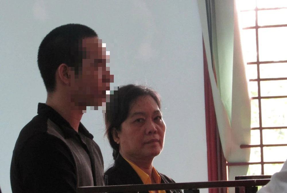 Bị cáo Y (nữ) tại tòa phúc thẩm ngày 18-11. Ảnh: N.NAM