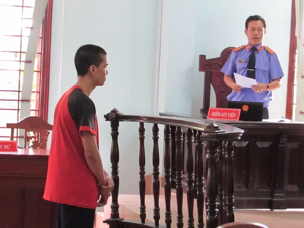 Nguyễn Hoài Hận tại phiên tòa sơ thẩm ngày 30-11. Ảnh: N.NAM