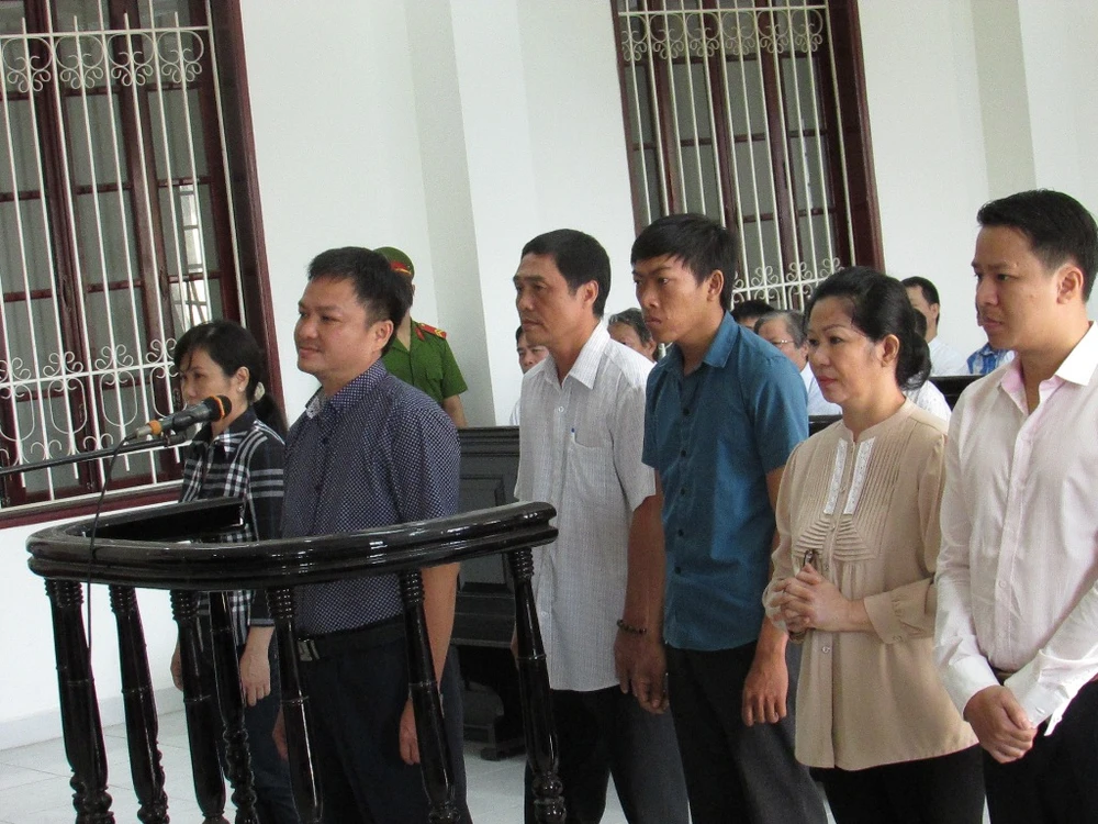 GĐ công ty lương thực và nhân viên làm trái 100 tỉ đồng ảnh 1