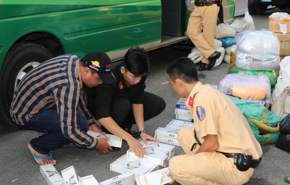 Bùng nổ thuốc lá lậu vì... luật 'đá' nhau ảnh 1