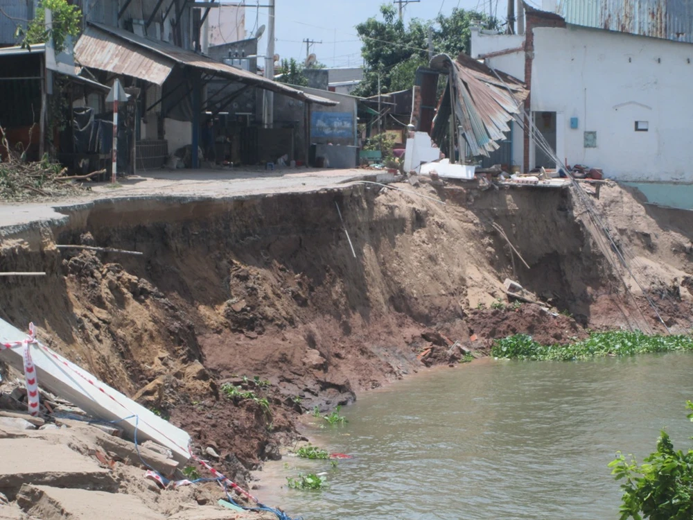 Hiện trường vụ sạt lở tại An Giang ảnh 1 Hiện trường vụ sạt lở tại An Giang ảnh 1