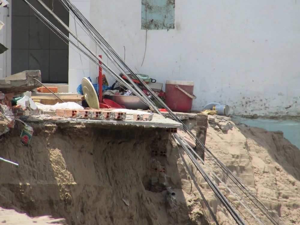 Hiện trường vụ sạt lở tại An Giang ảnh 7 Hiện trường vụ sạt lở tại An Giang ảnh 7