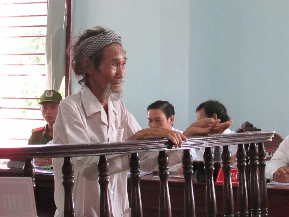 cụ ông 84 tuổi bị con đòi bỏ tù