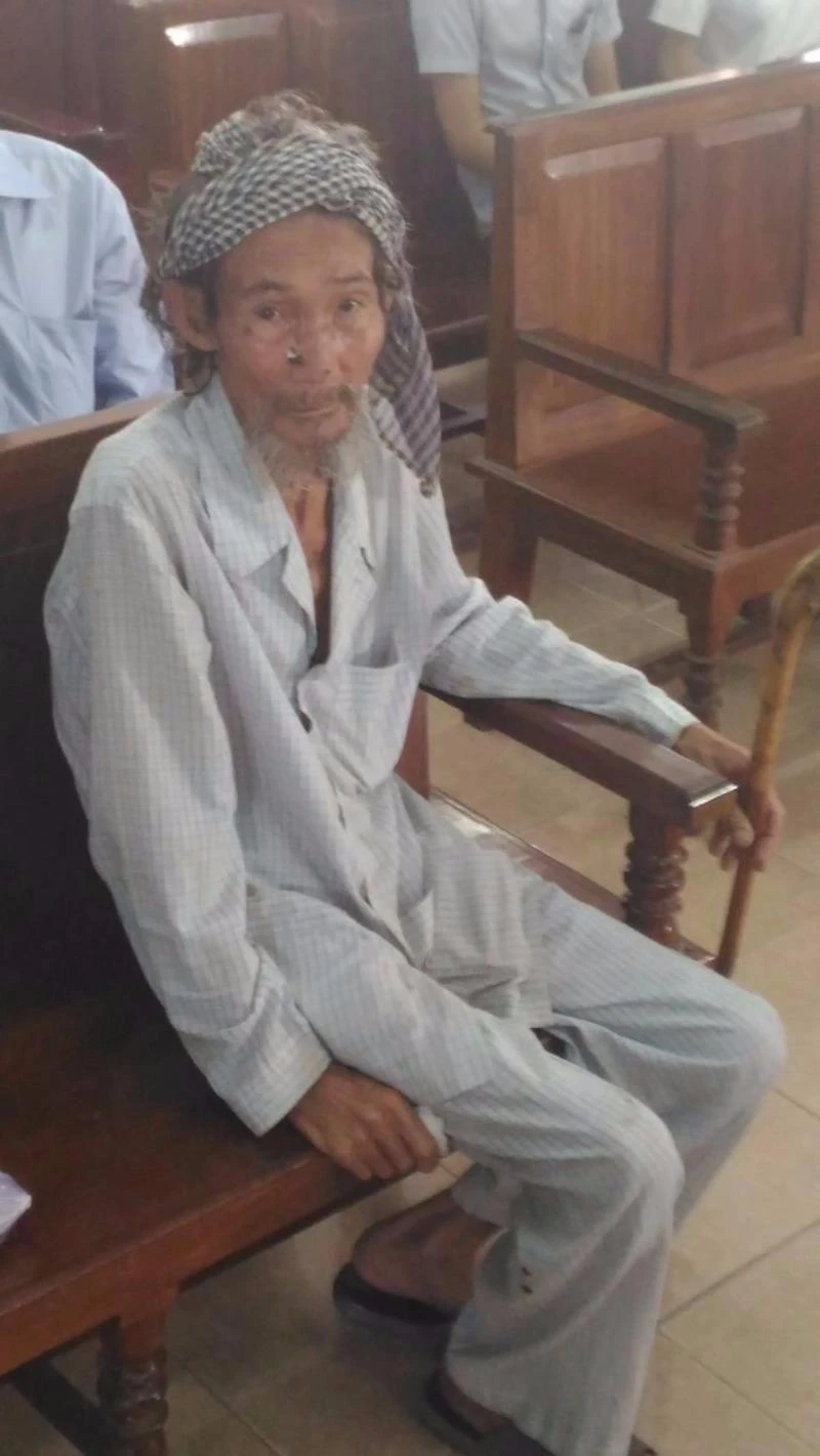 Cụ ông 84 tuổi có đến 8 luật sư bào chữa miễn phí