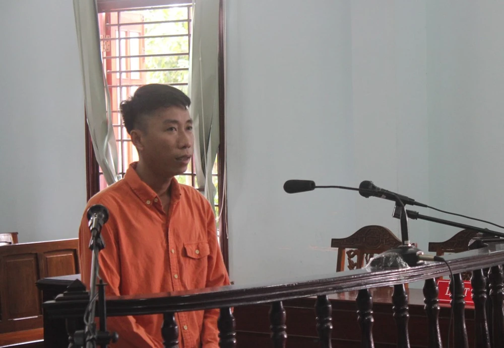 Bị tù vì lấy máy tính bảng của vợ cũ