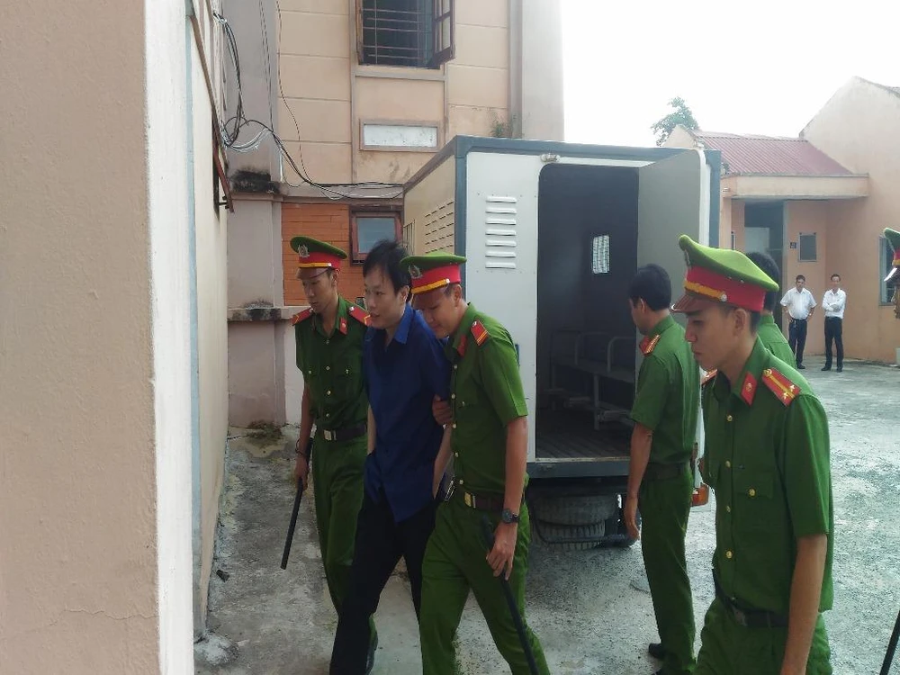 Cần Thơ: 3 cán bộ Agribank hầu tòa vì hơn 300 tỉ