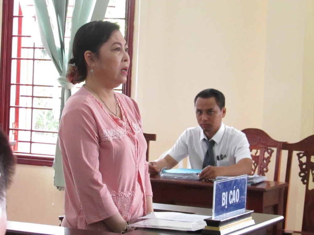 Luật sư đưa thẳng tài liệu cho tòa vì 'không tin CQĐT, VKS' ảnh 1