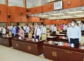 Đại biểu HĐND TP.HCM dành 1 phút mặc niệm cho bệnh nhân tử vong vì COVID-19