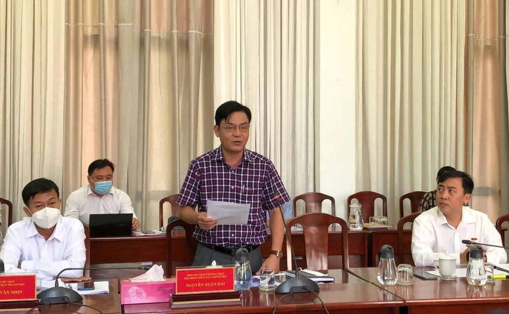 Ông Nguyễn Xuân Hải - Phó Chủ tịch HĐND TP Cần Thơ phát biểu tại buổi giám sát. Ảnh: NHẪN NAM