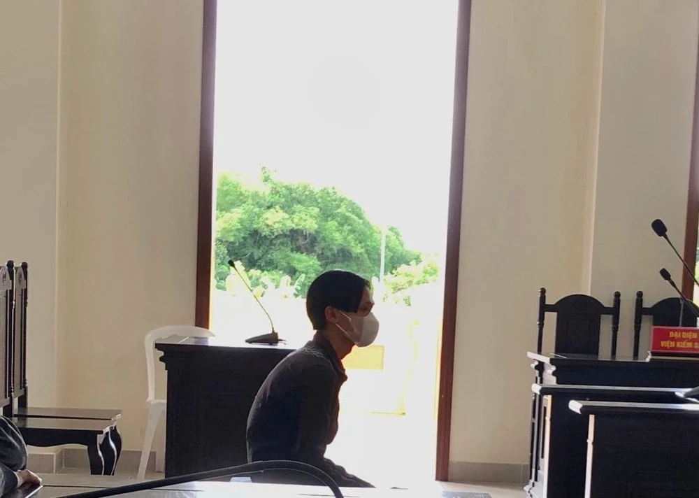 Bị cáo Mil chờ nghe tòa phúc thẩm tuyên án. Ảnh: NHẪN NAM