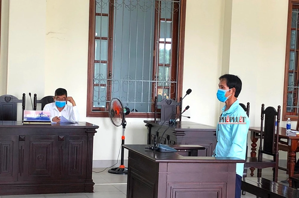 Bị cáo Lo tại phiên tòa phúc thẩm ngày 28-4. Ảnh: NHẪN NAM