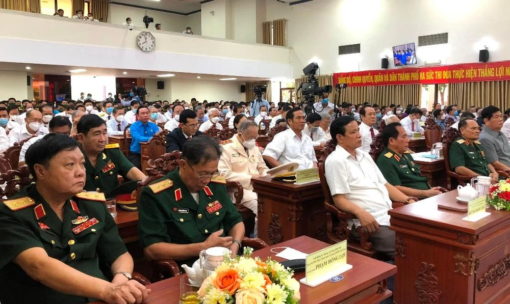 Các đại biểu dự họp mặt kỷ niệm Ngày 30-4 tại Cần Thơ. Ảnh: NHẪN NAM