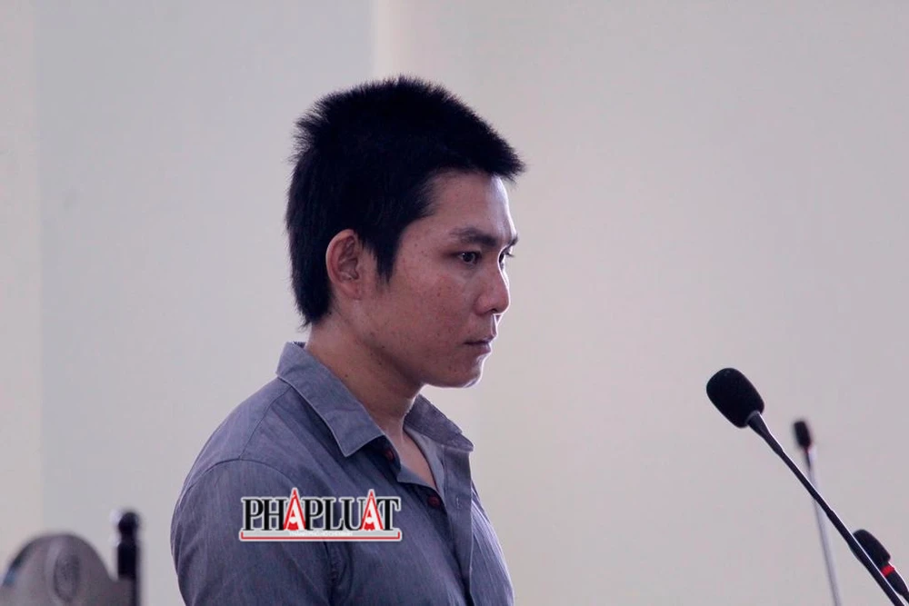 Bị cáo Thuận tại tòa ngày 17-5. Ảnh: NHẪN NAM Bị cáo Thuận tại tòa ngày 17-5. Ảnh: NHẪN NAM