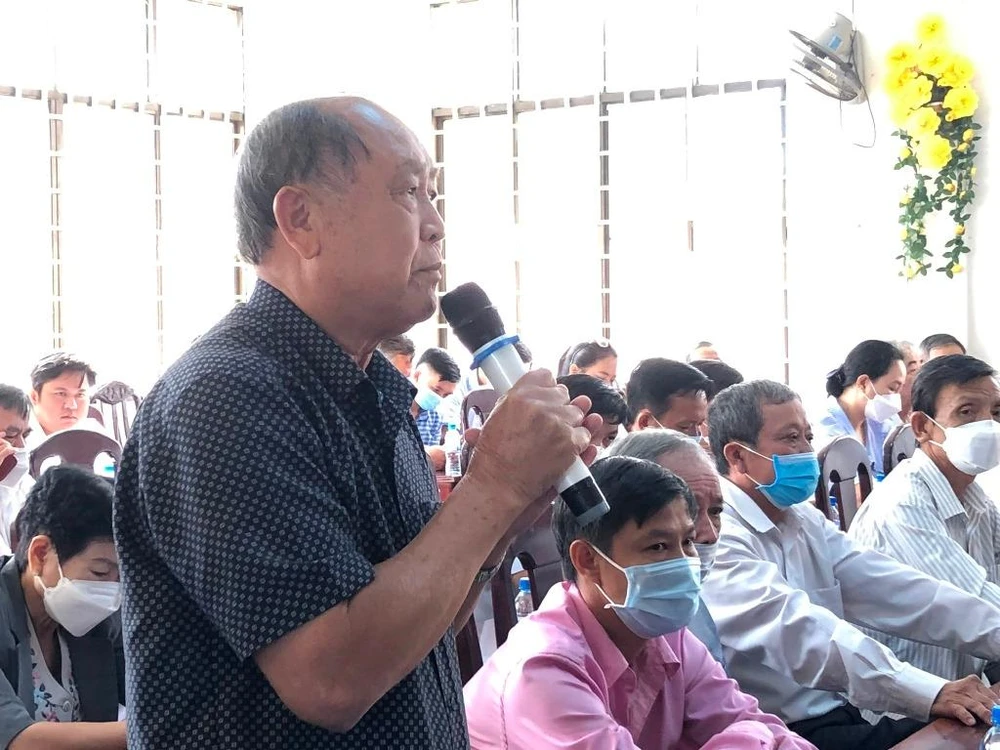 Cử tri Nguyễn Cao Xiểm phát biểu. Ảnh: NHẪN NAM