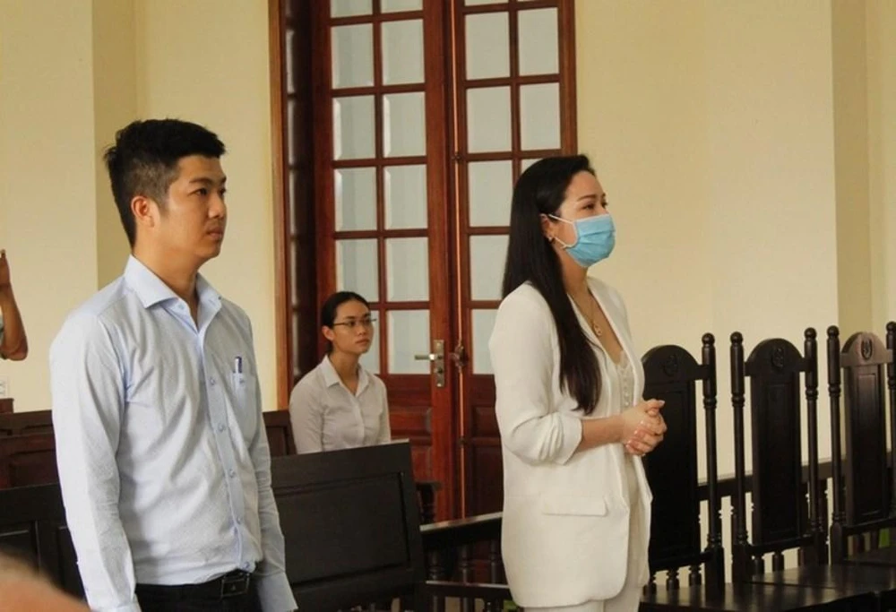 Nguyên đơn và bị đơn tại phiên tòa phúc thẩm hồi tháng 8-2020. Ảnh: NN