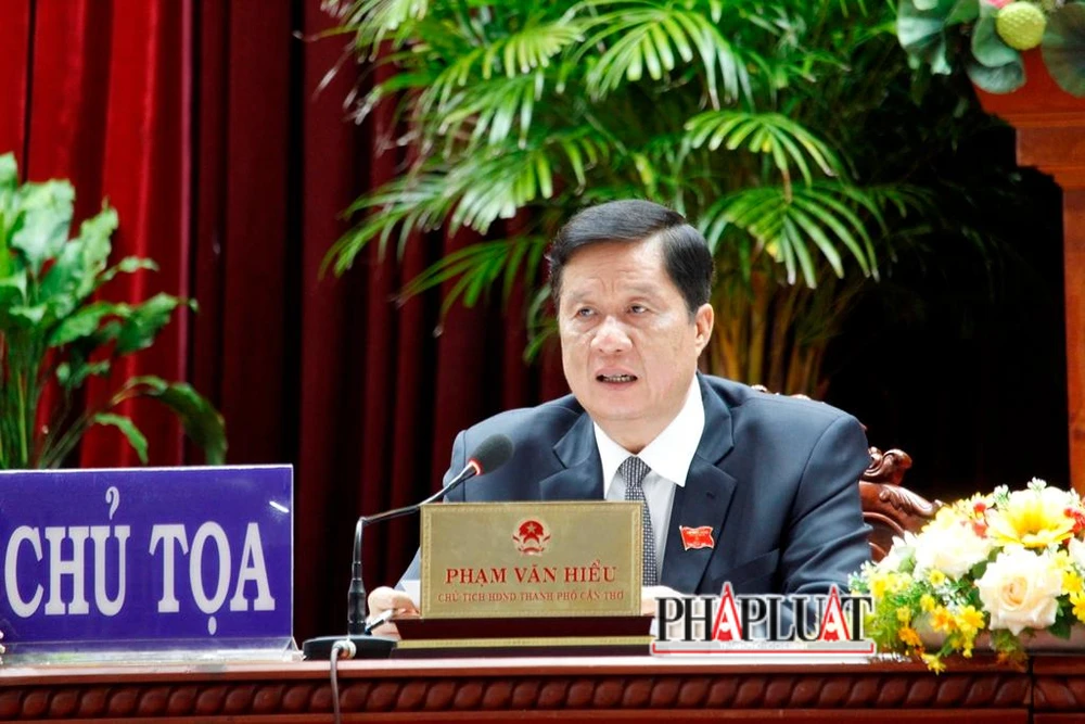 Chủ tịch HĐND TP Cần Thơ Phạm Văn Hiểu đề nghị có giải pháp khắc phục ngay việc thiếu thuốc. Ảnh: NHẪN NAM