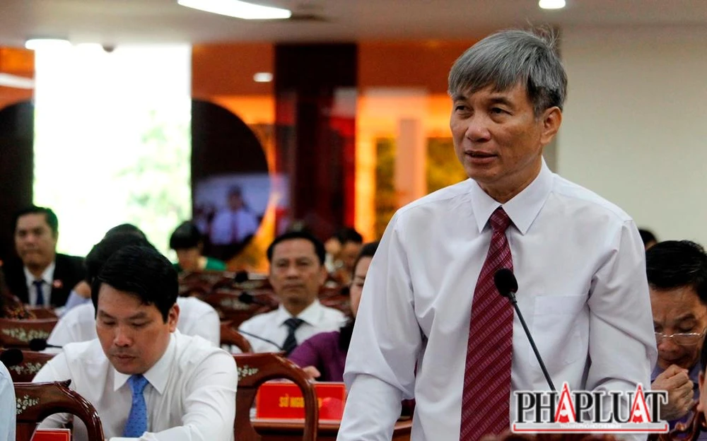 Chánh án TAND TP Cần Thơ trả lời chất vấn tại Kỳ họp thứ 6 HĐND TP Cần Thơ ngày 8-7. Ảnh: NHẪN NAM