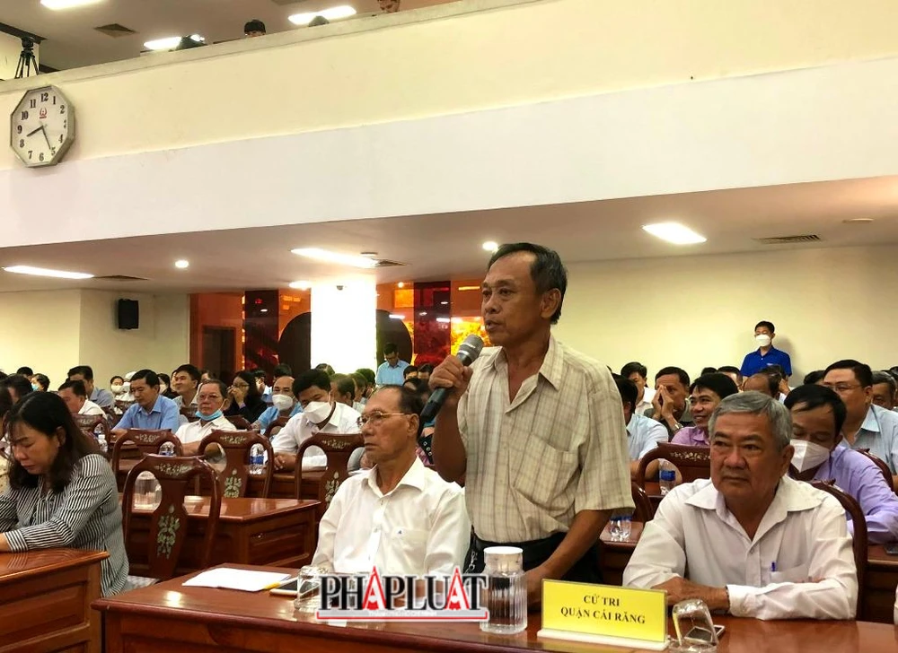 Cử tri Đỗ Văn Ngon phát biểu ý kiến tại buổi tiếp xúc với Đoàn ĐBQH TP Cần Thơ ngày 10-7. Ảnh: NHẪN NAM Cử tri Đỗ Văn Ngon phát biểu ý kiến tại buổi tiếp xúc với Đoàn ĐBQH TP Cần Thơ ngày 10-7. Ảnh: NHẪN NAM