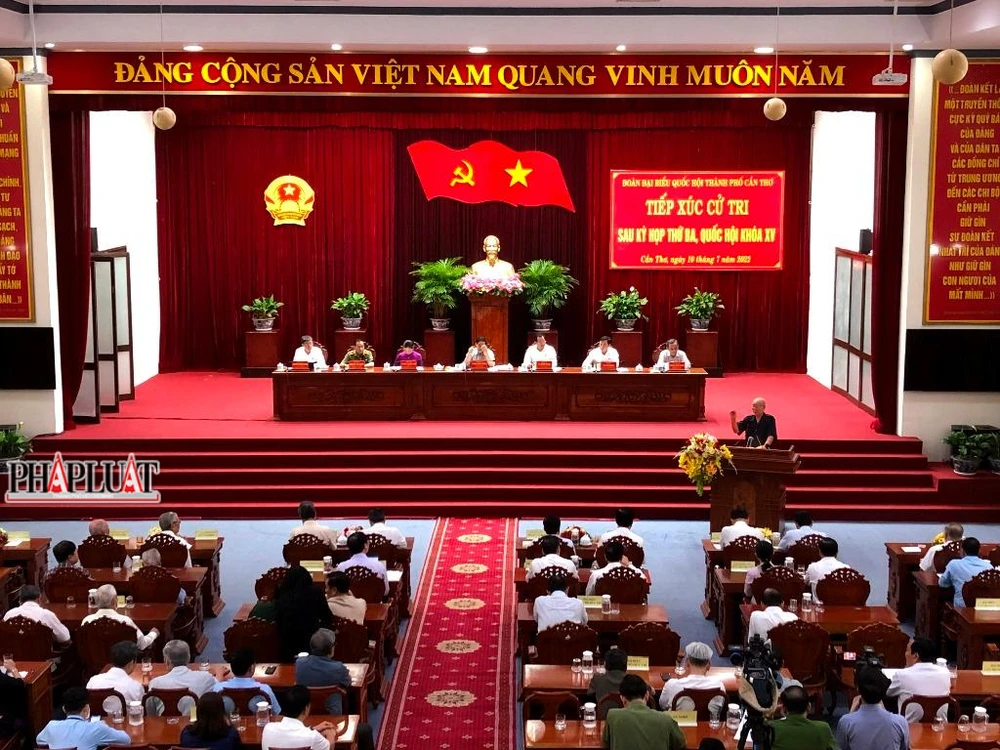 Quang cảnh buổi tiếp xúc cử tri của Đoàn ĐBQH TP Cần Thơ ngày 10-7. Ảnh: NHẪN NAM Quang cảnh buổi tiếp xúc cử tri của Đoàn ĐBQH TP Cần Thơ ngày 10-7. Ảnh: NHẪN NAM