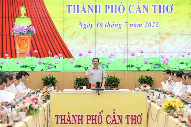 Thủ tướng cùng đoàn công tác của Trung ương làm việc tại Cần Thơ chiều 10-7. Ảnh VGP/Nhật Bắc