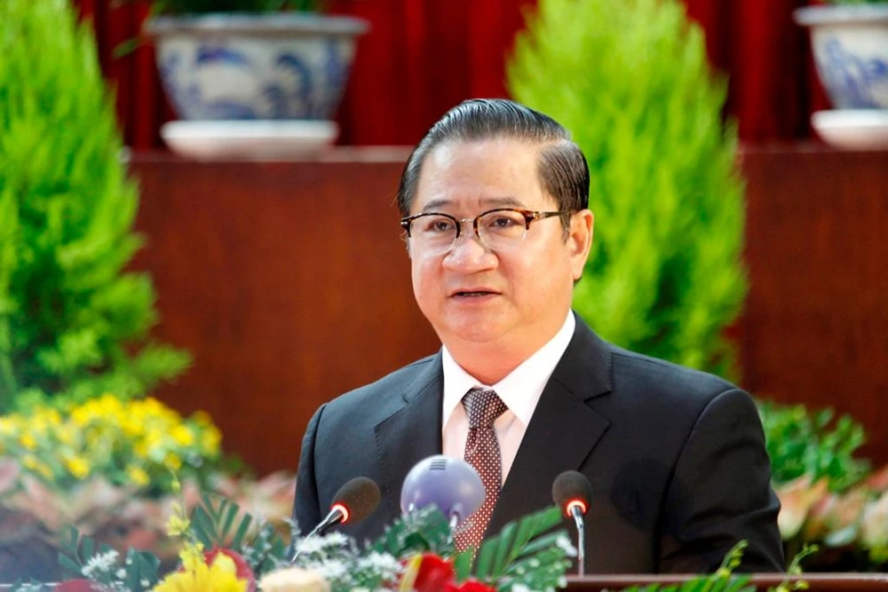 Chủ tịch UBND TP Cần Thơ Trần Việt Trường đọc diễn văn tại buổi họp mặt ngày 31-8. Ảnh: NHẪN NAM