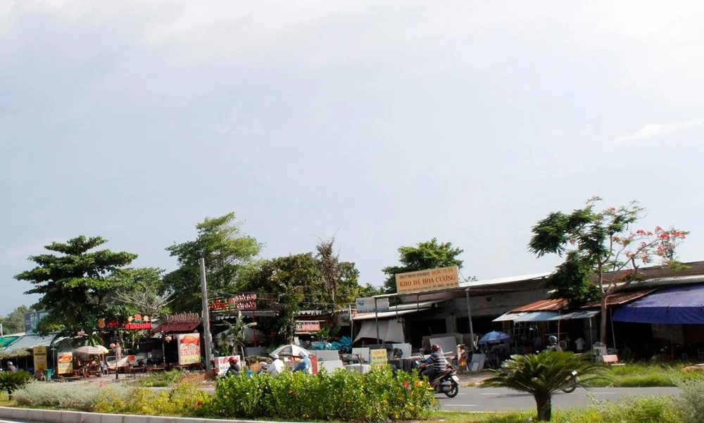 Cử tri Cần Thơ tiếp tục phản ánh về quy hoạch treo, dự án làm chậm trong đó có dự án Trung tâm Văn hóa Tây Đô. Ảnh: NHẪN NAM