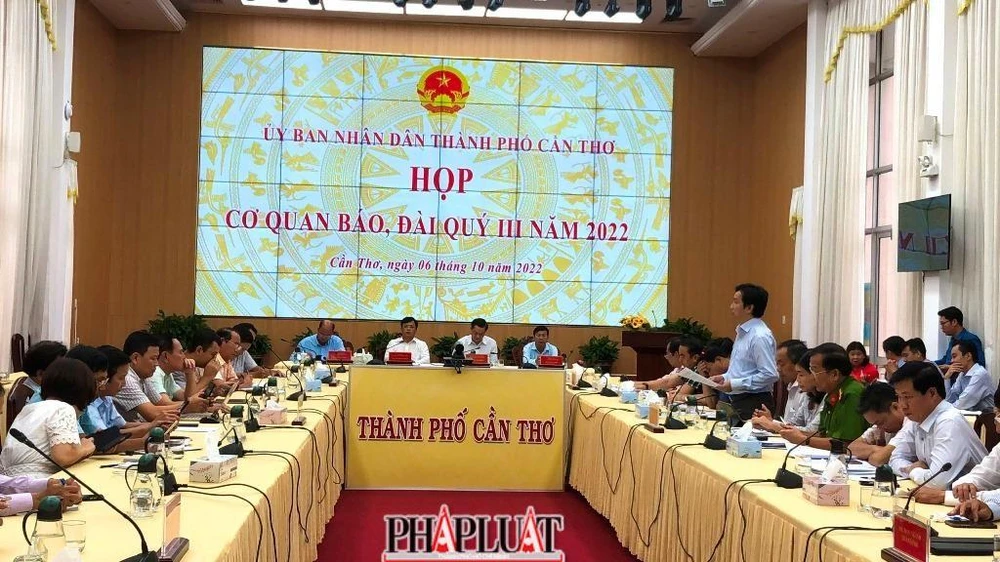 Quang cảnh buổi họp báo chiều 6-10. Ảnh: NHẪN NAM