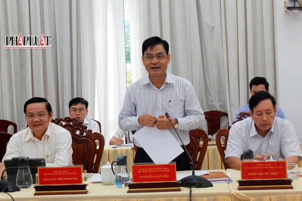Ông Nguyễn Xuân Hải – Phó Chủ tịch Thường trực HĐND TP Cần Thơ phát biểu tại buổi giám sát ngày 12-10. Ảnh: NHẪN NAM