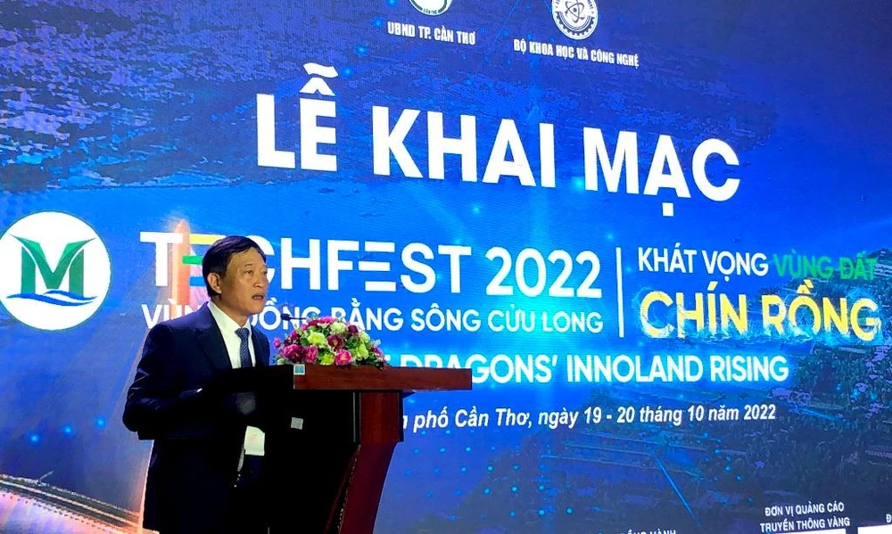 Thứ trưởng Bộ KH&amp;CN Trần Văn Tùng phát biểu tại lễ khai mạc. Ảnh: NHẪN NAM