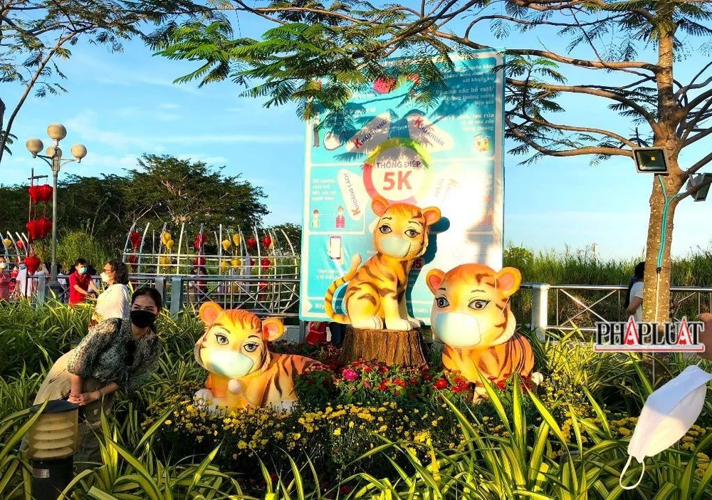 vườn hoa nghệ thuật mừng năm mới ở Cần Thơ