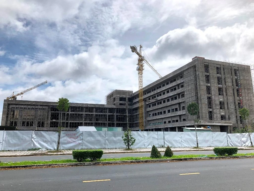 Dự án Bệnh viện Ung bướu TP Cần Thơ được cử tri TP rất kỳ vọng nhưng hiện đang chậm tiến độ. Ảnh: NHẪN NAM
