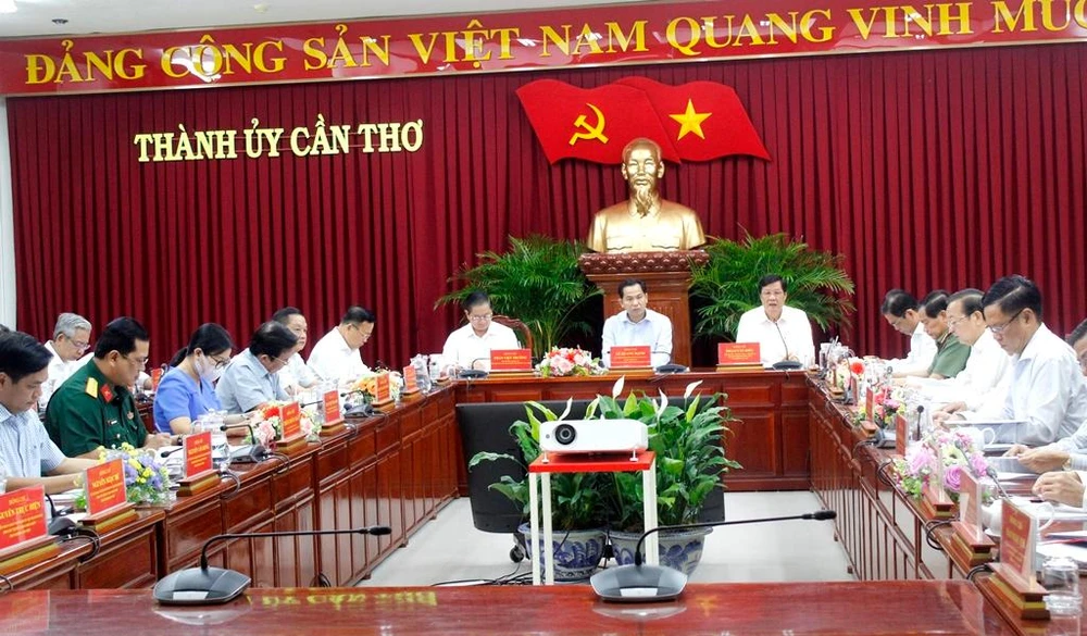 Cần Thơ họp Ban chỉ đạo triển khai thực hiện Nghị quyết 59 của Bộ Chính trị, Nghị quyết 45 của Quốc hội, Nghị quyết 98 của Chính phủ và các dự án trọng điểm. Ảnh: NHẪN NAM