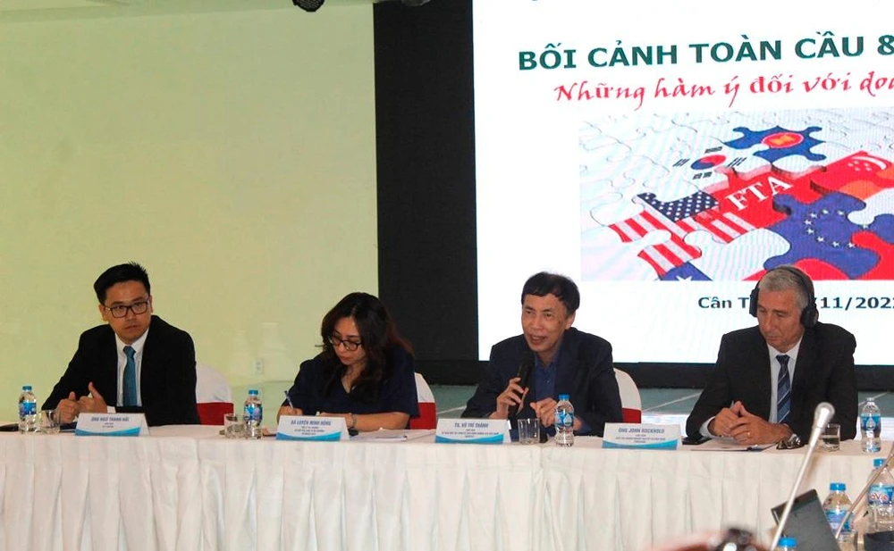 Các diễn giả tại hội nghị do Bộ Ngoại giao tổ chức. Ảnh: NHẪN NAM