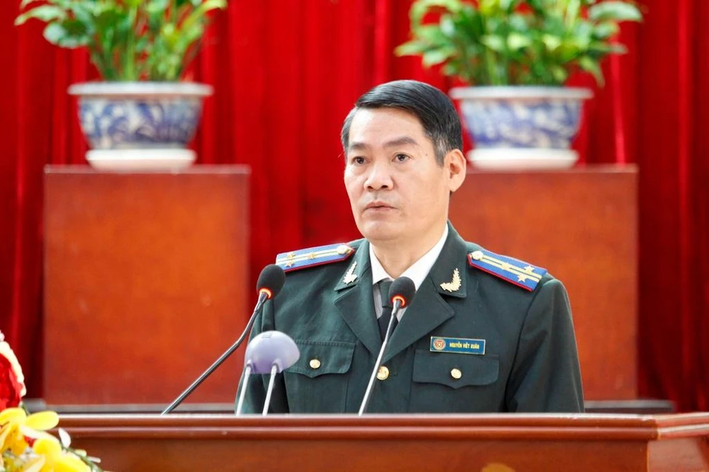 Ông Nguyễn Viết Xuân - Cục trưởng Cục THADS TP Cần Thơ báo cáo tại kỳ họp. Ảnh: NHẪN NAM