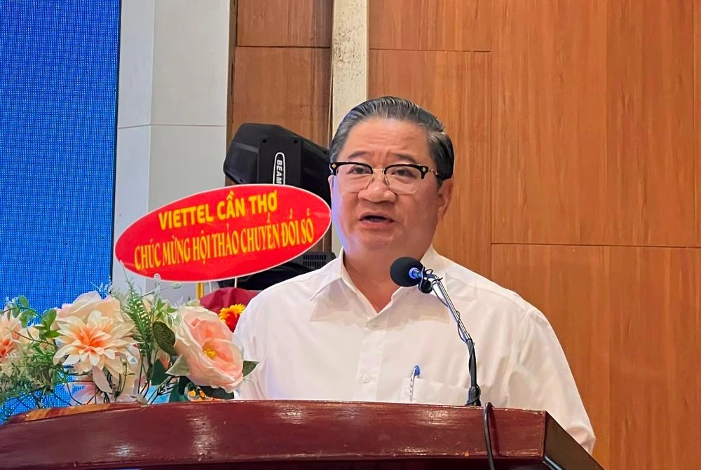 Chủ tịch UBND TP Cần Thơ Trần Việt Trường phát biểu tại hội thảo. Ảnh: CTV