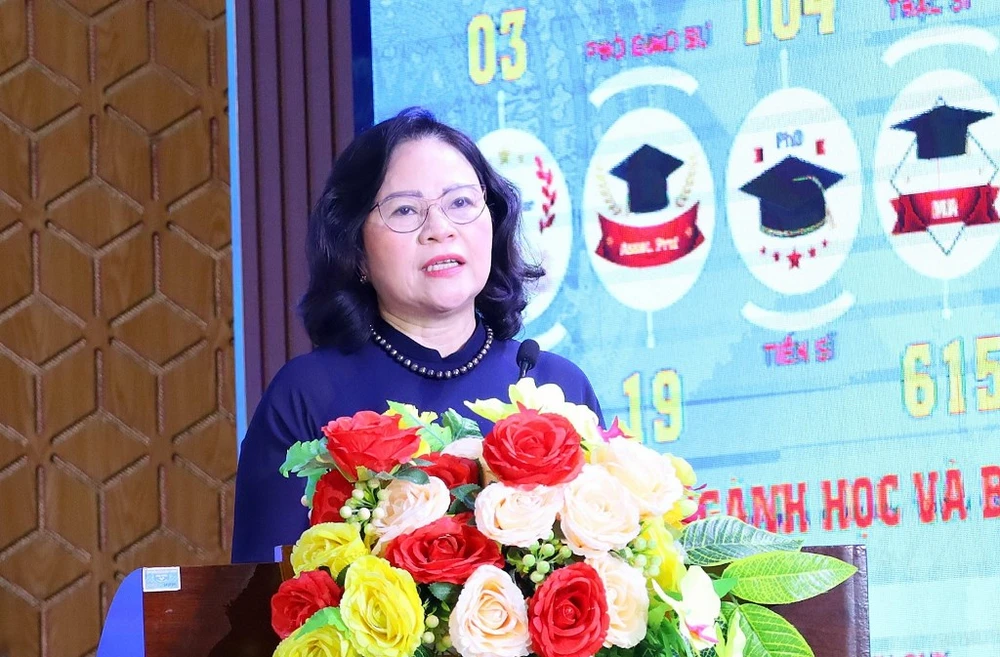 Thứ trưởng Bộ GD&amp;ĐT Ngô Thị Minh phát biểu tại buổi lễ. Ảnh: CTV