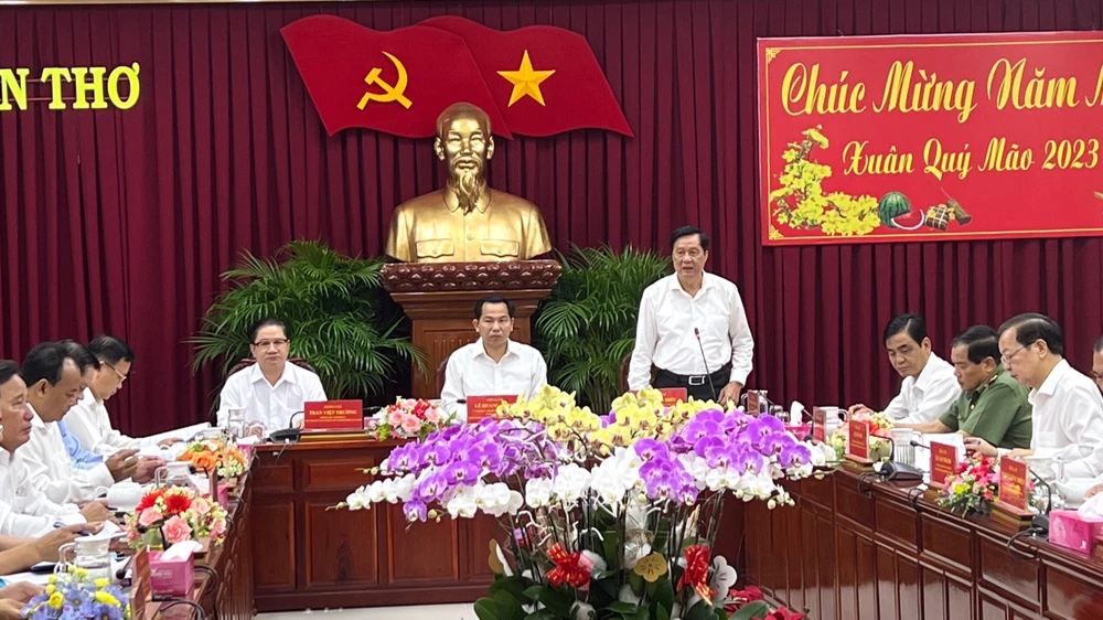 Thường trực Thành uỷ Cần Thơ họp giao ban đầu năm mới với các cơ quan, sở, ngành ngày 27-1. Ảnh: CTV