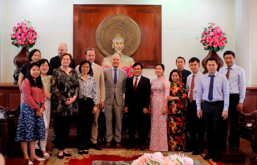 Đại sứ Hà Lan làm việc ở Cần Thơ