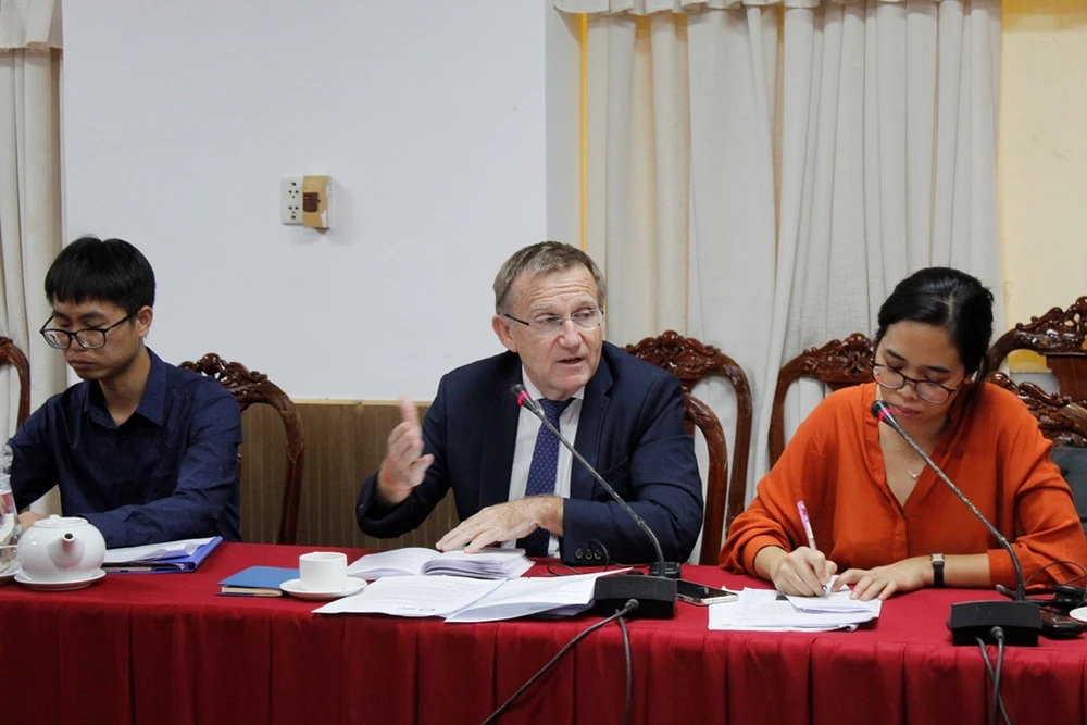 Ông Hervé Conan – Giám đốc Cơ quan Phát triển Pháp tại Việt Nam phát biểu tại cuộc họp. Ảnh: NHẪN NAM Ông Hervé Conan – Giám đốc Cơ quan Phát triển Pháp tại Việt Nam phát biểu tại cuộc họp. Ảnh: NHẪN NAM