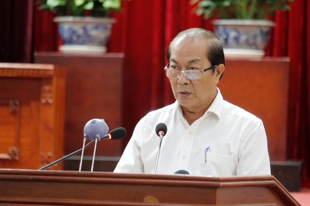 Ông Nguyễn Văn Dũng - Trưởng Ban đô thị, HĐND TP Cần Thơ phát biểu tại hội nghị. Ảnh: NHẪN NAM